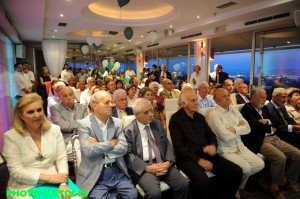 Η κατάμεστη αίθουσα του St. George Lycabettus Hotel